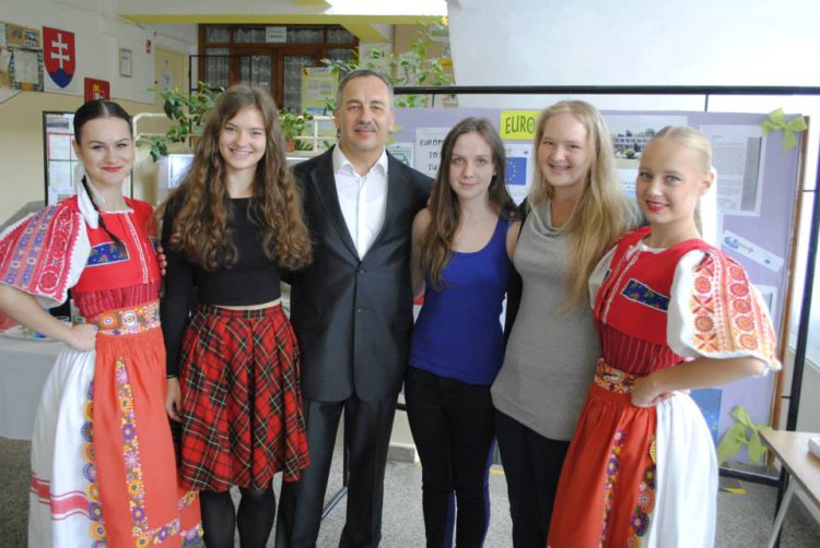../previews/004-2014-10-24-Euroskola_Manka-02.jpeg.medium.jpeg